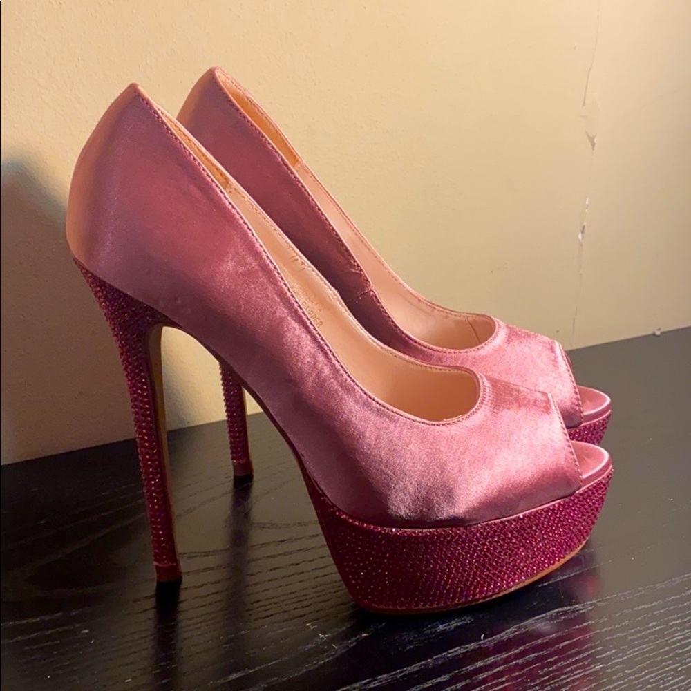 NEW Women's De Blossom Hailey-2 Pink Pumps w/ Jewels Size 7.5 (fits like 8-8.5)